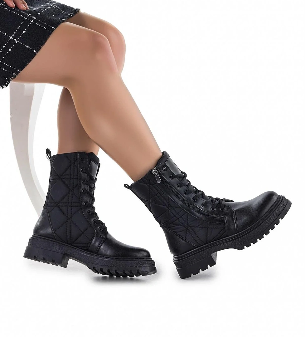 Feles Fermuar Detaylı Kauçuk Tabanlı Kadın Postal Bot model görseli