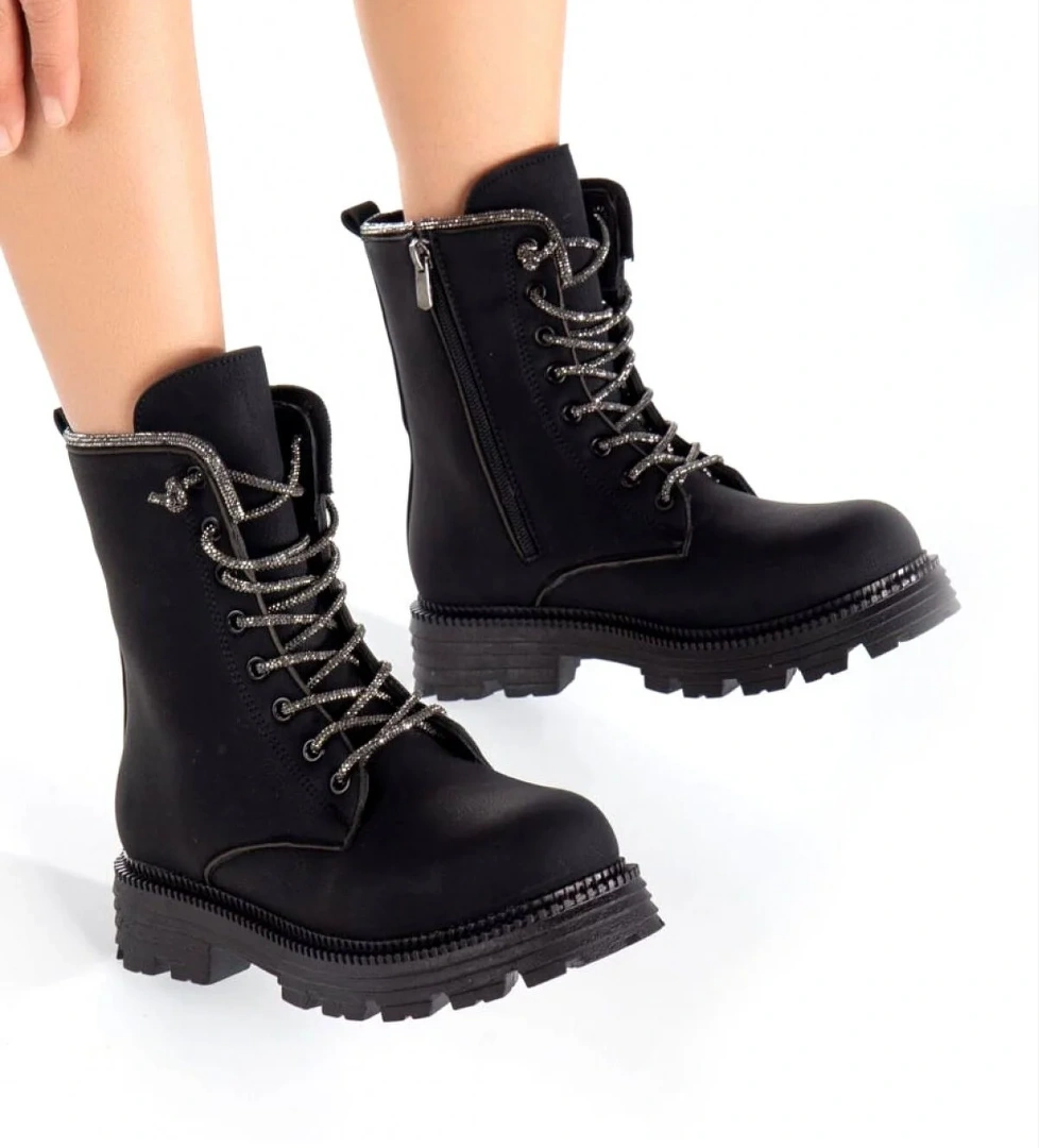 Ayakkabımood Cc 3081 Siyah Taş Bağcıklı Kadın Bot model görseli