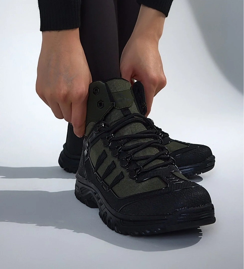 Tonny Black Erkek Füme Haki Siyah Rahat Kalın Kalıp Taban Yanı Detaylı Bağcıklı Bot model görseli