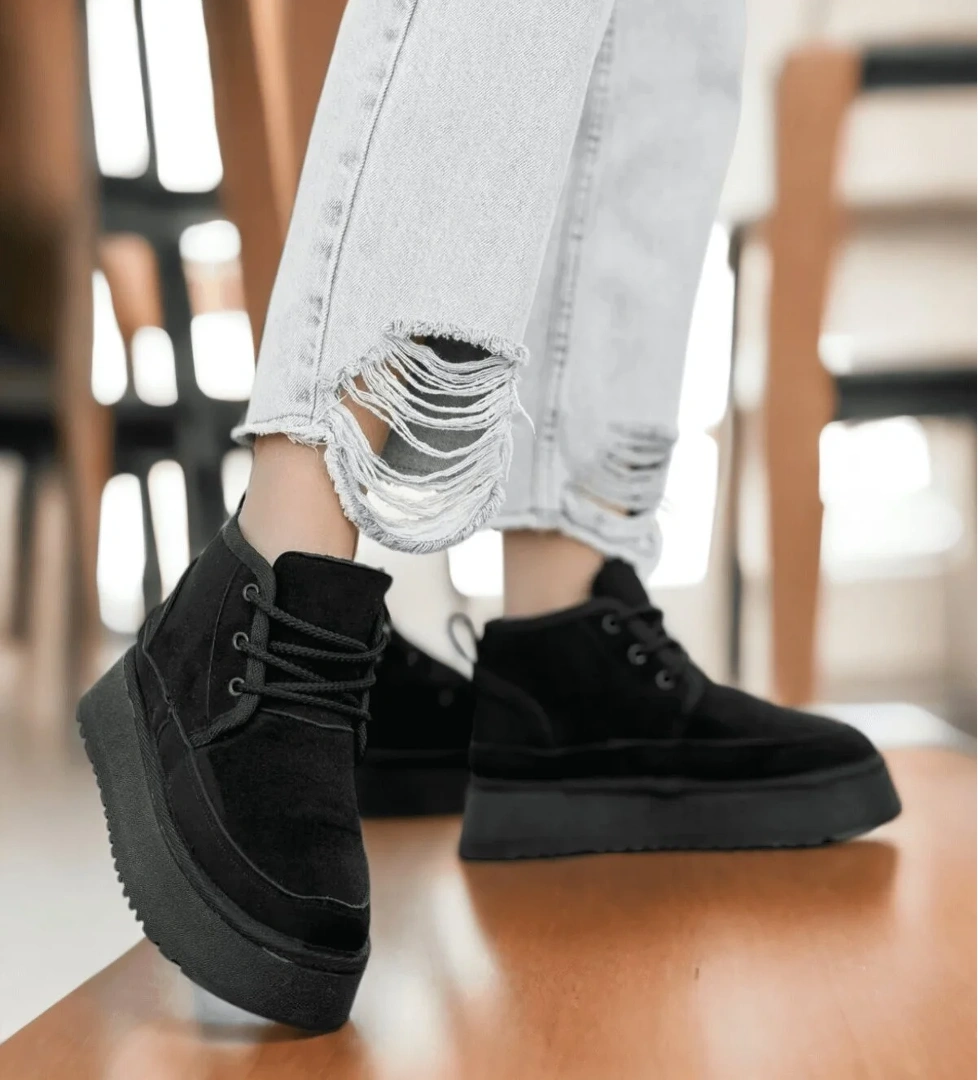 Ugy Siyah (4.5 CM) İçi Kürklü Bağcıklı Günlük Kullanım Bot - Görsel 1