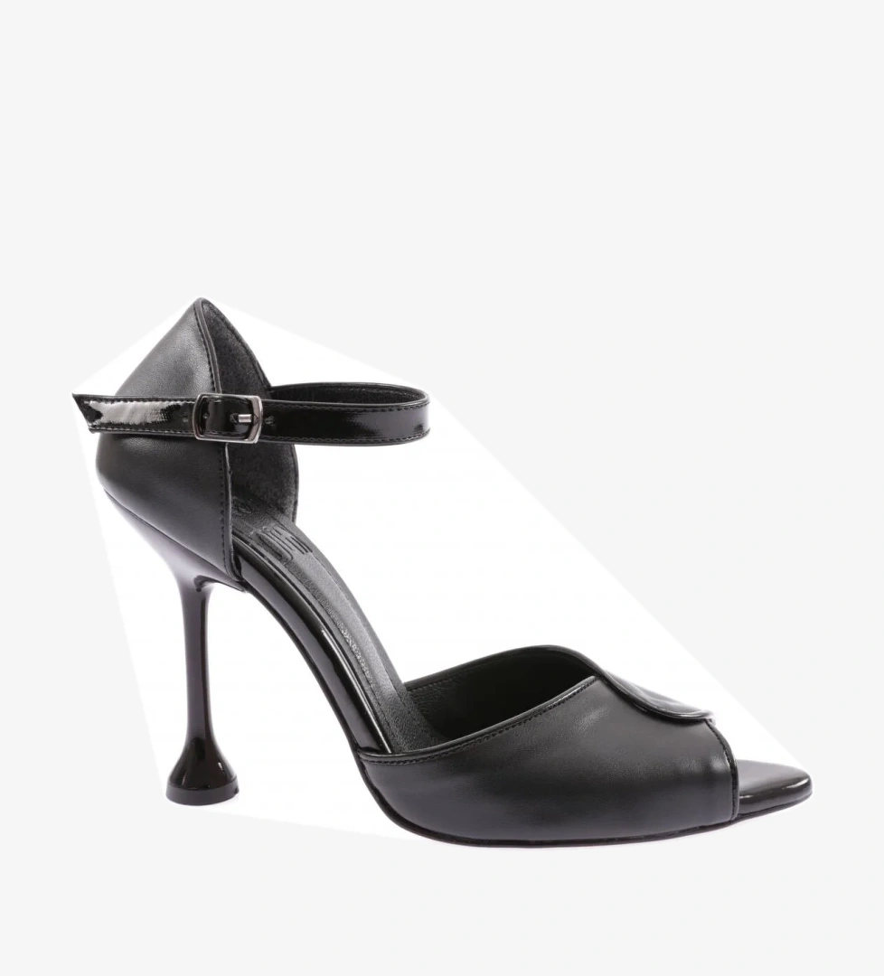 Dgn 05-23Y Kadin Sivri Burun Lastik Detayli Kadeh Topuklu Ayakkabi model görseli