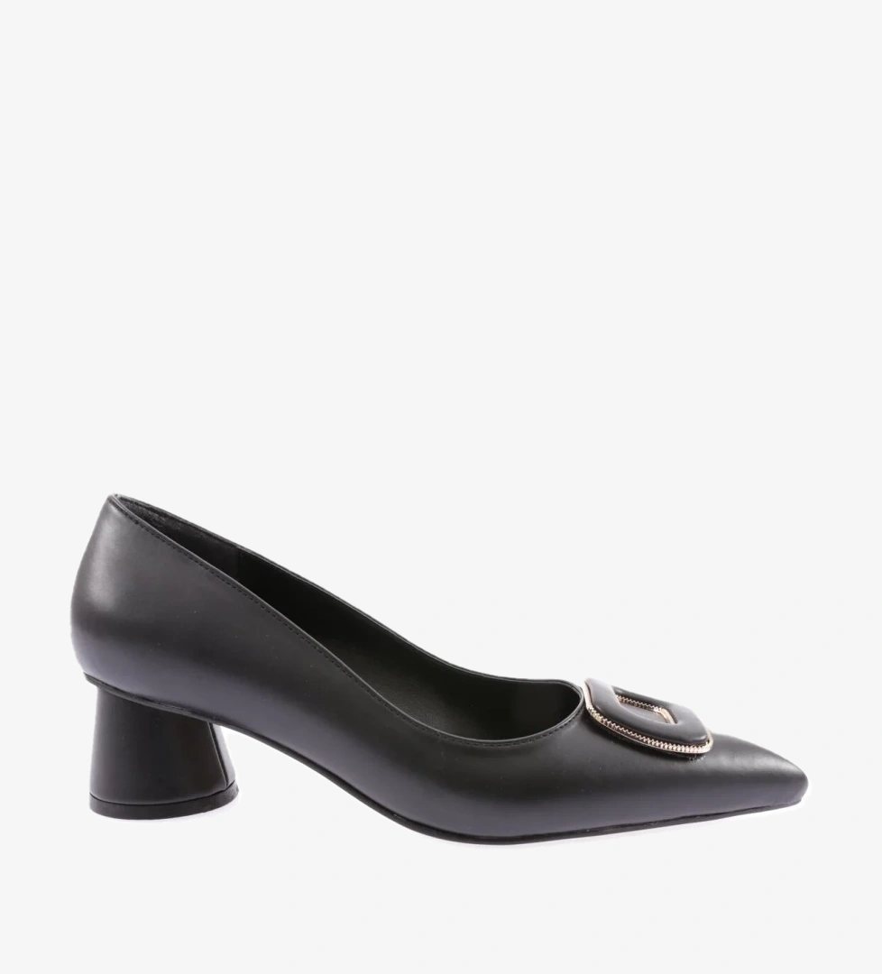 4320-23Y Kadin Metal Aksesuarli Sivri Burun Kalin Kisa Topuklu Ayakkabi