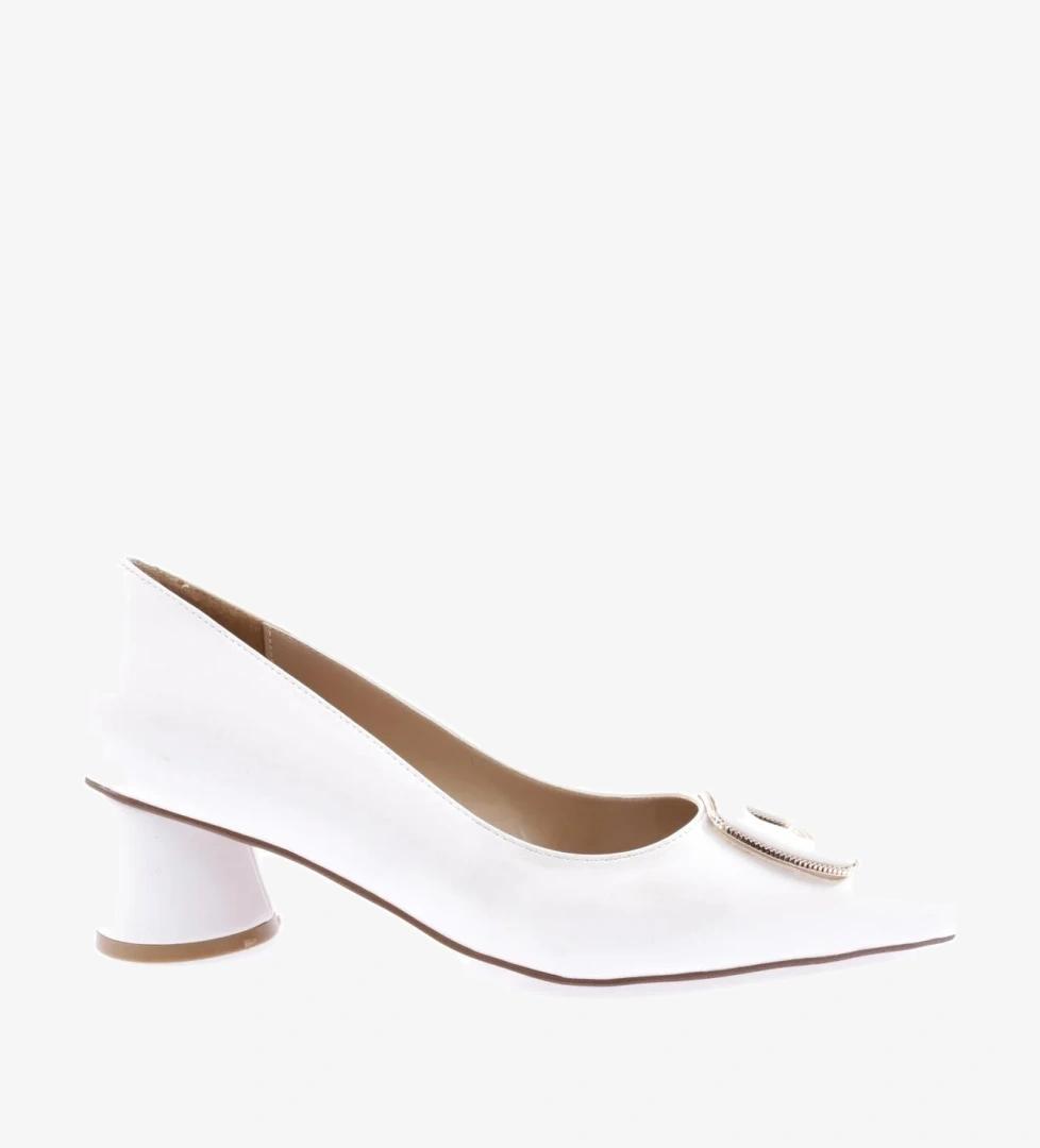 Dgn Dgn Beyaz 4320-23Y Kadin Metal Aksesuarli Sivri Burun Kalin Kisa Topuklu Ayakkabi Topuklu Ayakkabı | Flo Beyaz - 1. görsel