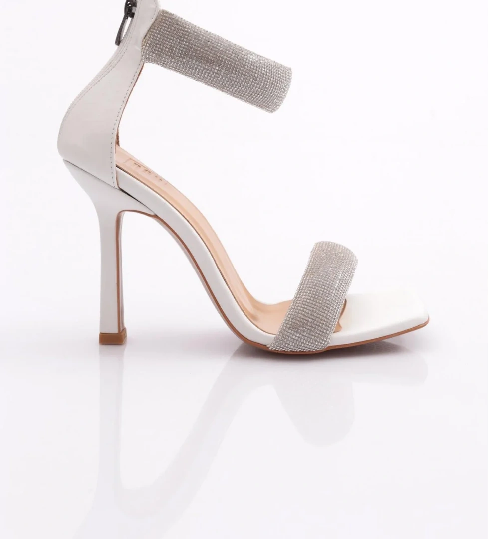 8044Kadin Silver Taşli Bilekten Bağli Topuklu Sandalet