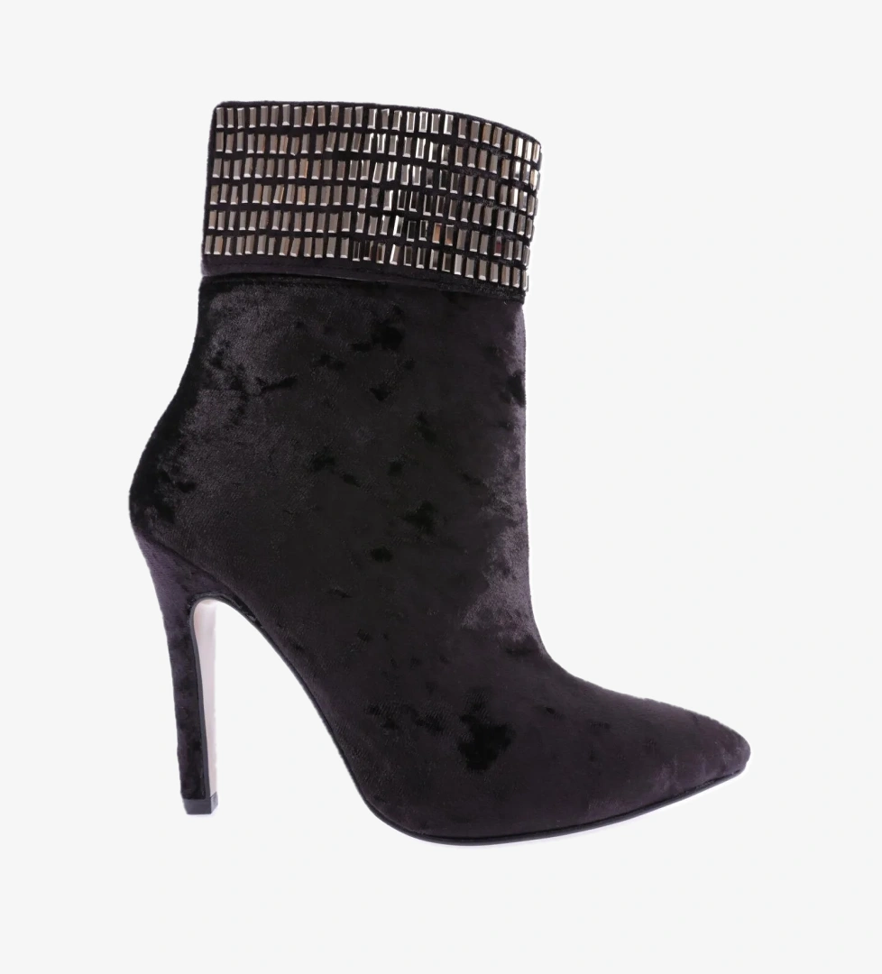 Dgn 4246 Kadin Sivri Burun Kristal Taşli İnce Topuklu Bot model görseli