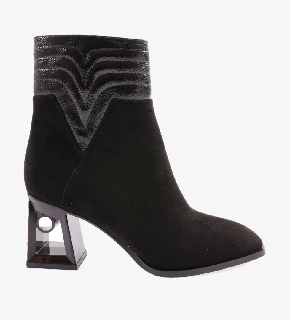 Dgn 865-22k Kadin Biye Detayli Kristal Taş Topuklu Bot model görseli