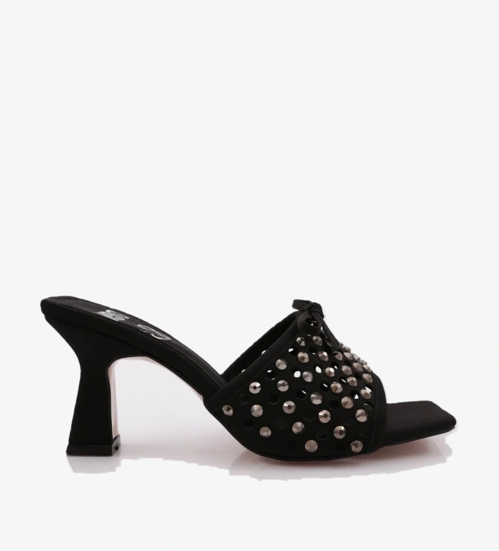 Dgn 7256 Kadin Kurdela Detayli Topuklu Terlik model görseli