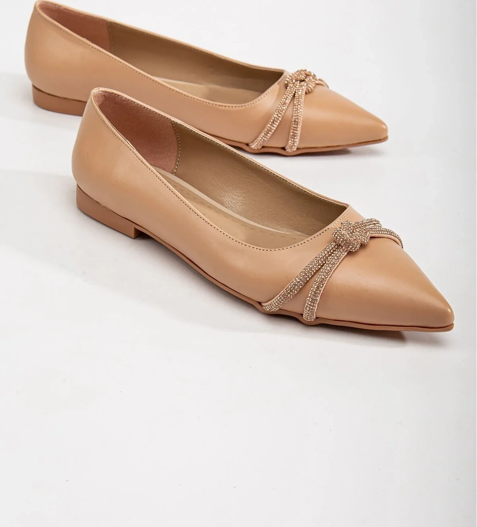 Ccway Önden Düğüm Taşlı Kadın Babet Nude Si̇yah Ci̇lt model görseli