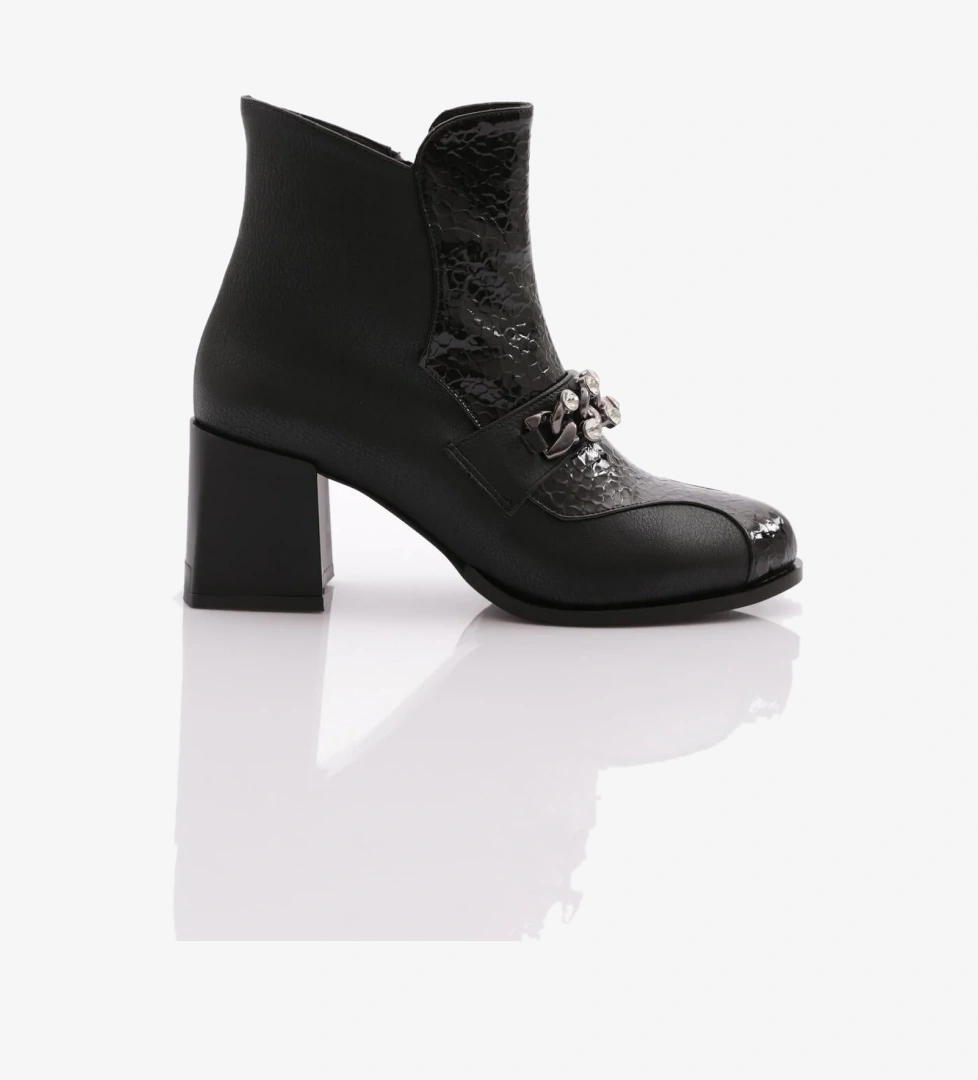 Dgn 700 Kadin Topuklu Bot model görseli