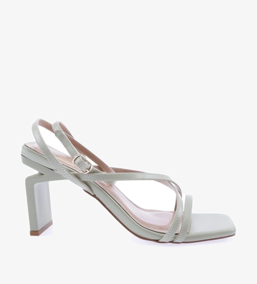 K9001 Kadin Küt Burun Çapraz Bantli Topuklu Sandalet