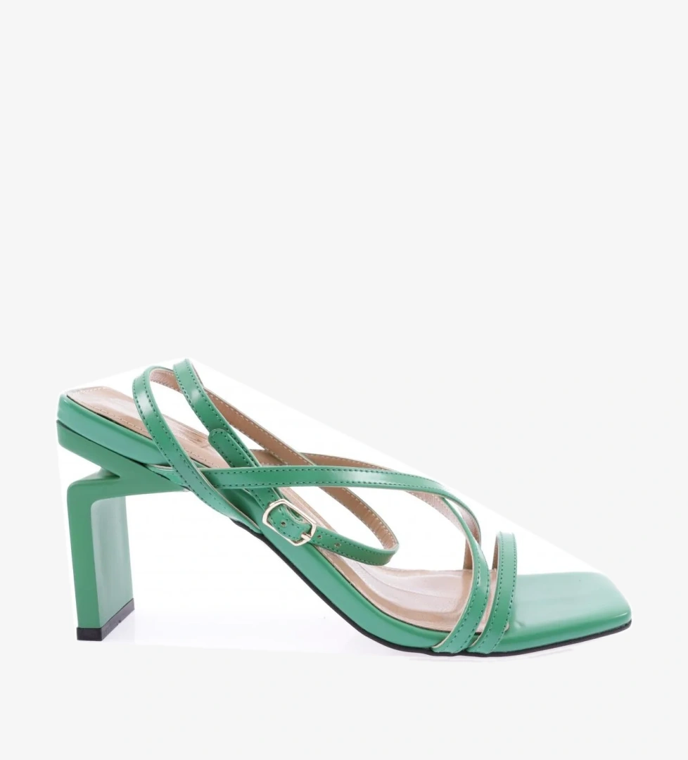 K9001 Kadin Küt Burun Çapraz Bantli Topuklu Sandalet