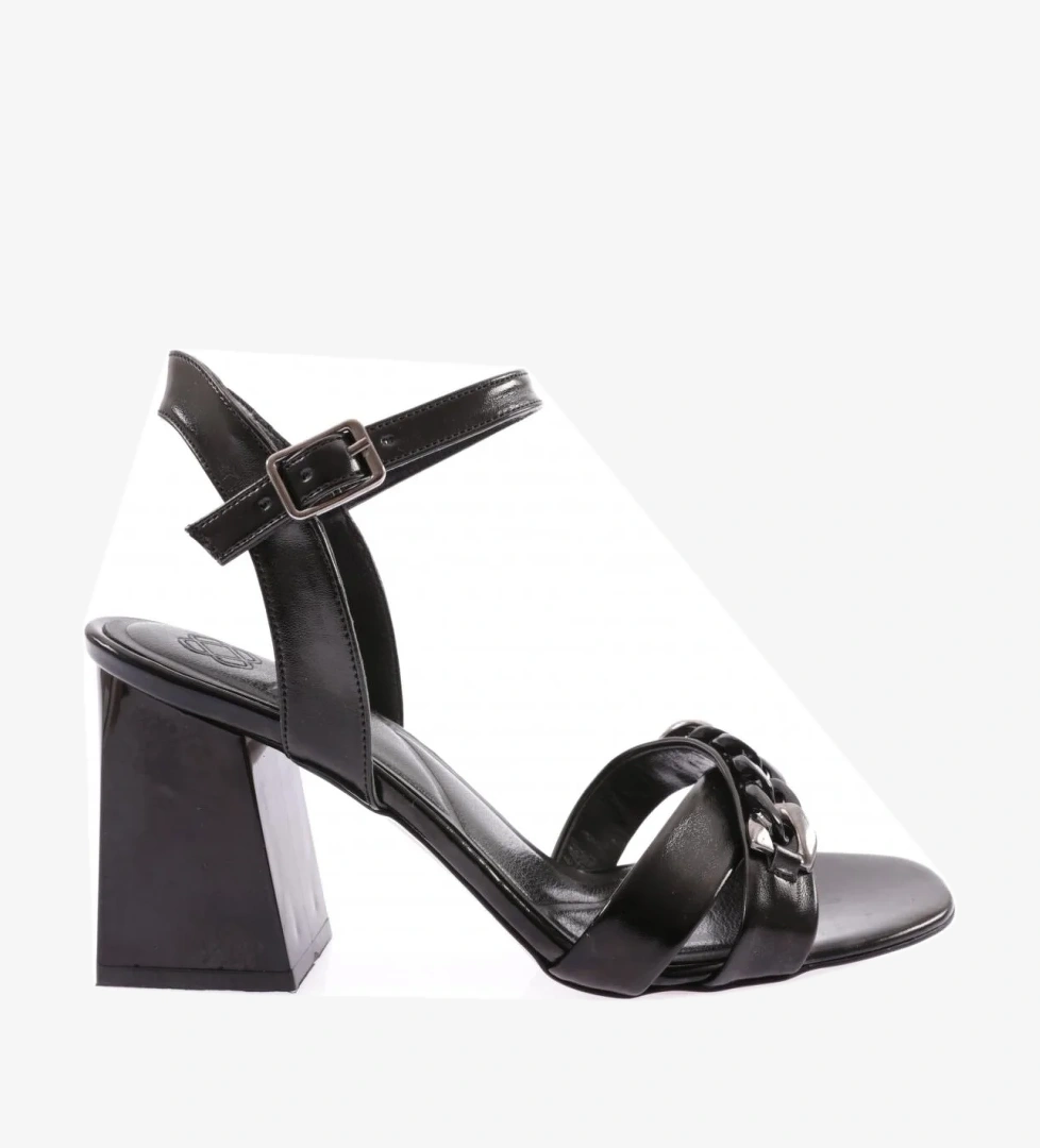 847-23Y Kadin Çapraz Bantli Burgu Aksesuarli Topuklu Sandalet