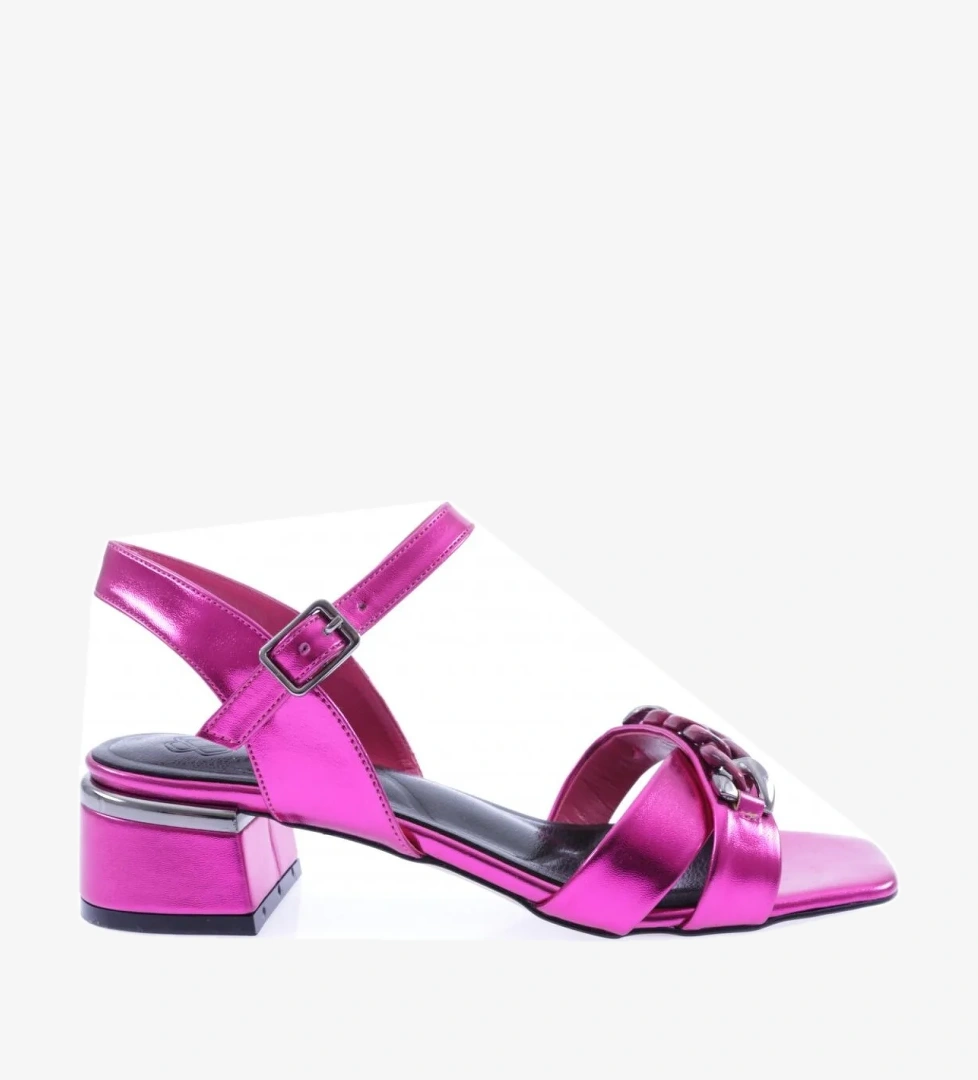 Dgn 352-23y Kadin Burgu Aksesuarli Alçak Topuklu Sandalet model görseli