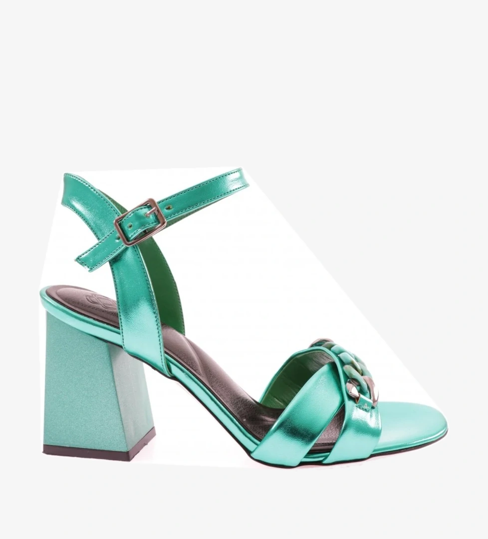 847-23Y Kadin Çapraz Bantli Burgu Aksesuarli Topuklu Sandalet