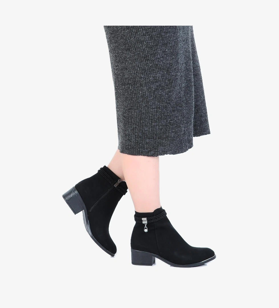 Ayakcenter 23-8019 Kösem Siyah Süet 5Cm Topuklu Kadın Bot model görseli