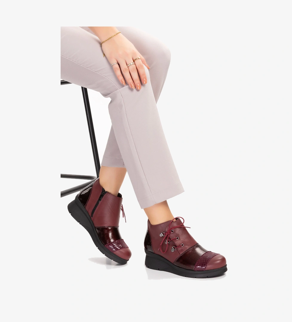 Gondol Kundura Gondol Kadın Hakiki Deri Parlak Rugan Detaylı Rahat Bot Ell.7141 model görseli