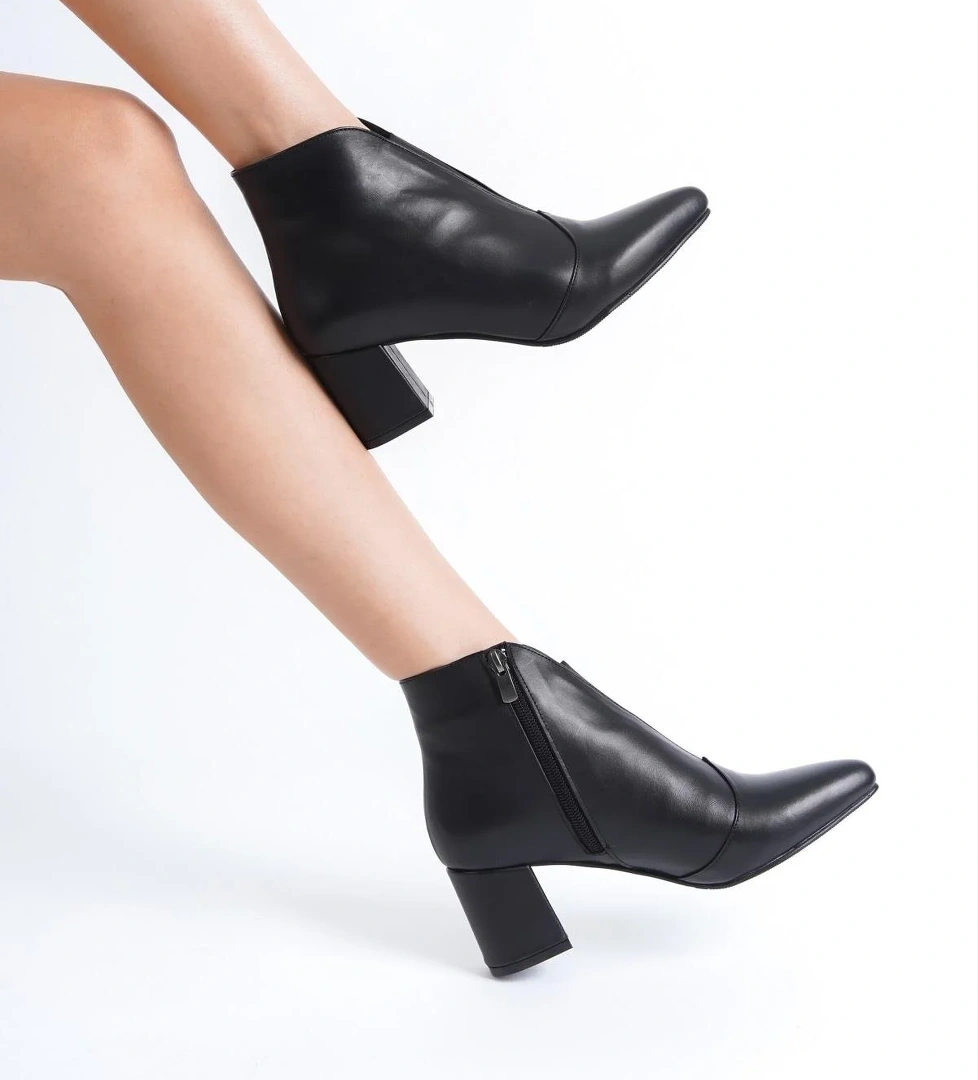 Modabuymuş Lavi Siyah Bej Mat Hakiki Deri Kalın Günlük Topuklu Kadın Bot model görseli