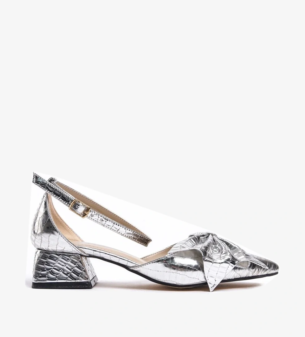 Divolya Lorenta Siyah Fiyonklu (4cm) Sivri Burun Topuklu Ayakkabı model görseli