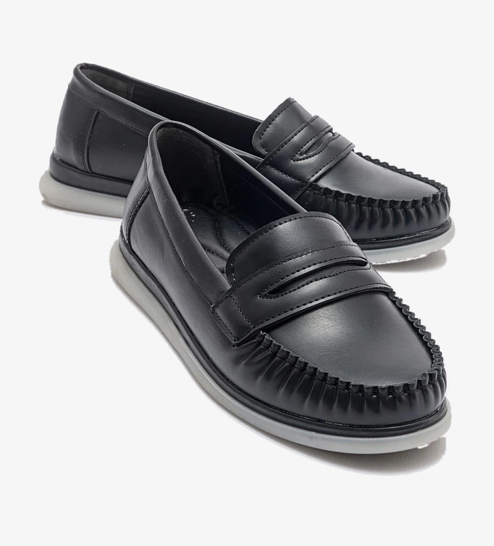 Kaydırmaz Sade Kadın Ayakkabı SİYAH CİLT - Görsel 1