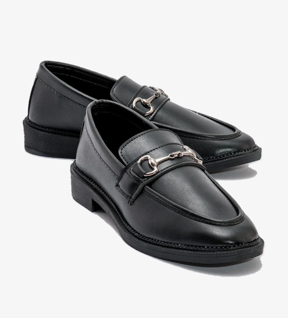 Kaydırmaz Tokalı Kadın Ayakkabı SİYAH CİLT - Görsel 1