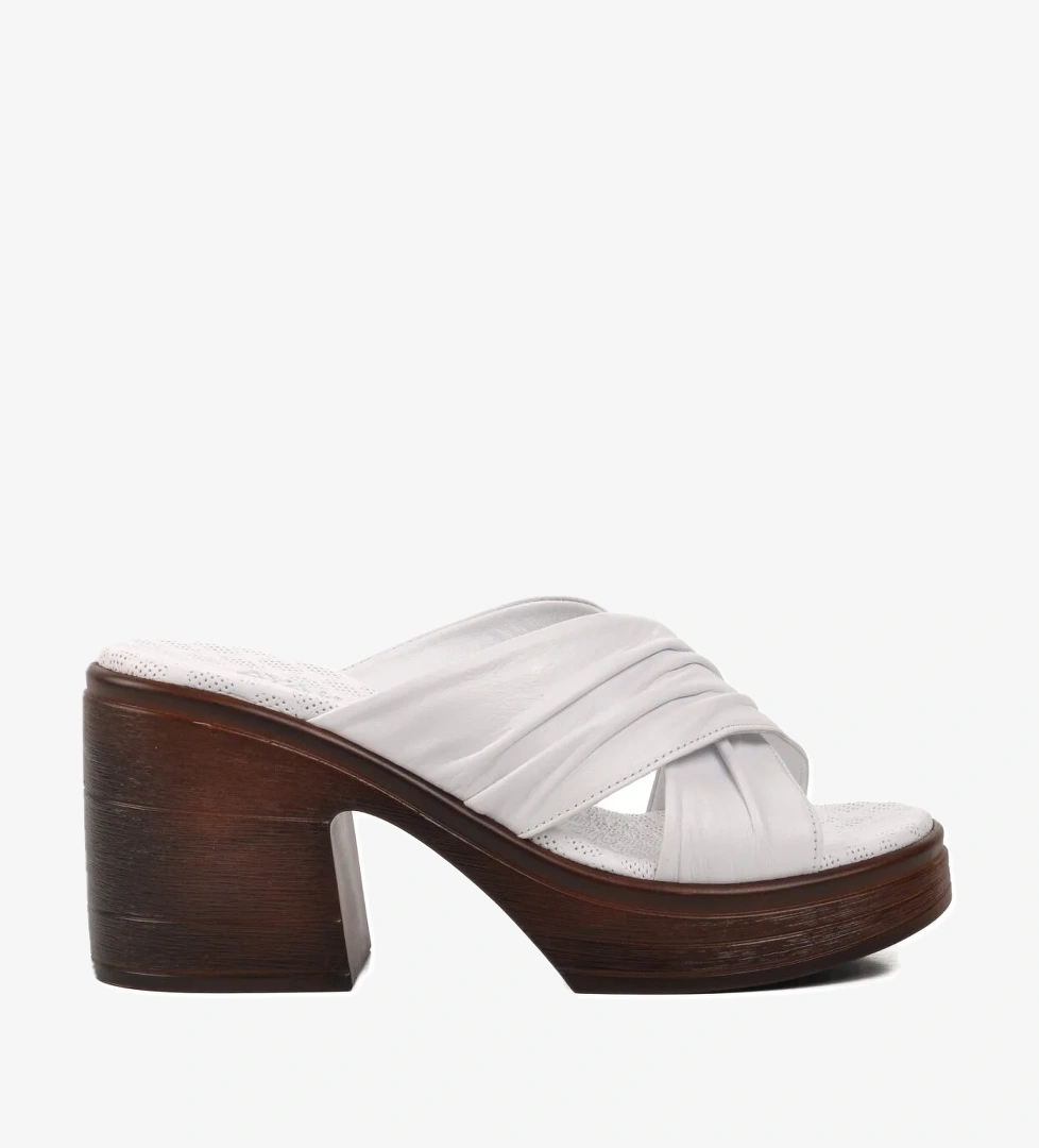 Ayakmod 523004 Beyaz Hakiki Deri Kadın Topuklu Terlik model görseli