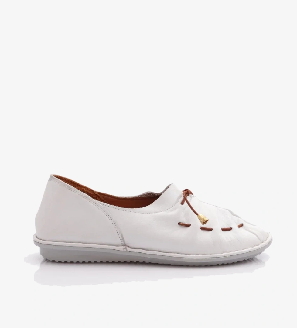 Dgn Dgn Beyaz E221 Kadin Dikiş Detayli Çiçek Süsleme Babet | Flo Beyaz - 1. görsel