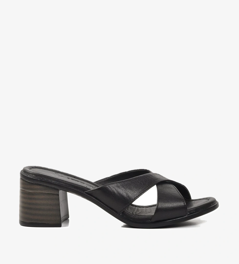 9749 Siyah Hakiki Deri Kadın Terlik