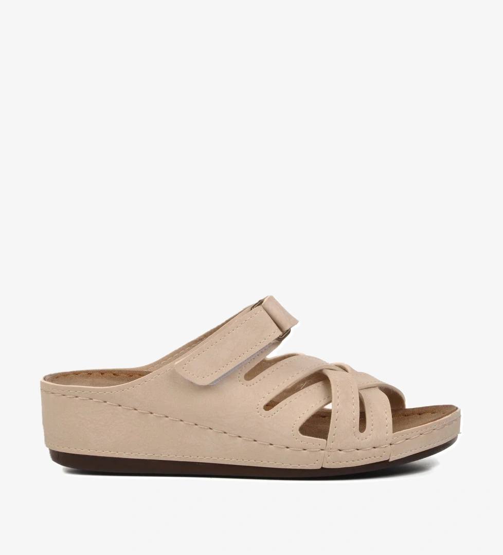 09-977 Bej Kadın Dolgu Topuk Terlik