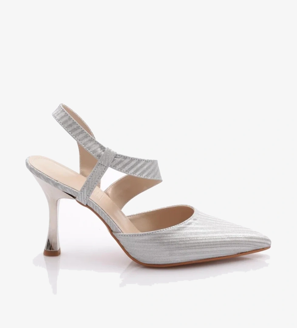 1002 Kadin Lastikli Arkasi Açik Sivri Burunlu İnce Topuklu Ayakkabi