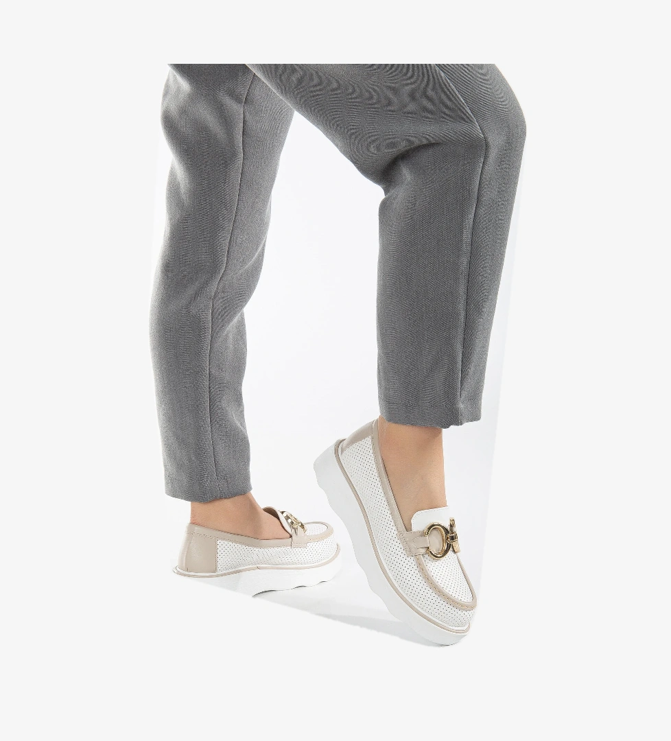 Kadın Beyaz Ten Rahat Kalıp Yüksek Poli Taban Önü Tokalı Loafer