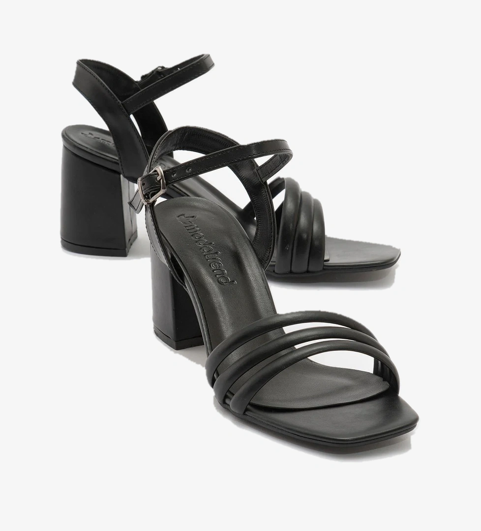 Ccway Kadın Küt Burunlu Ci̇lt model görseli