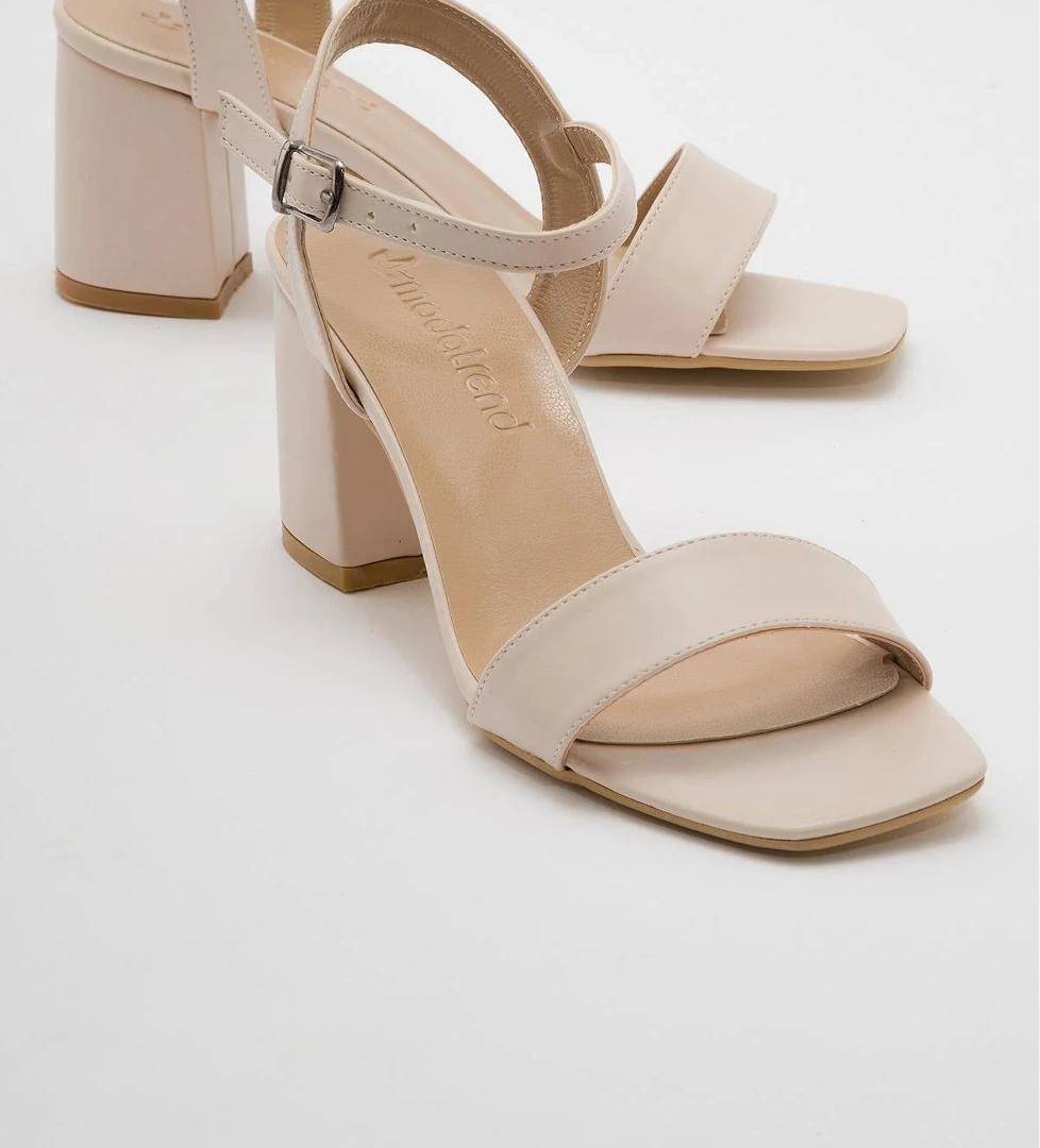 Kadın Küt Burunlu TEN CİLT