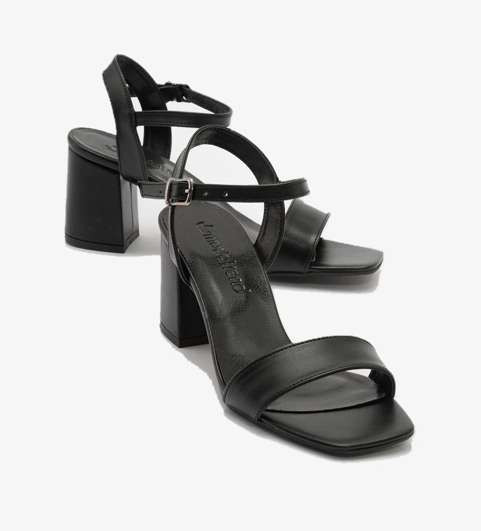 Kadın Küt Burunlu SİYAH CİLT