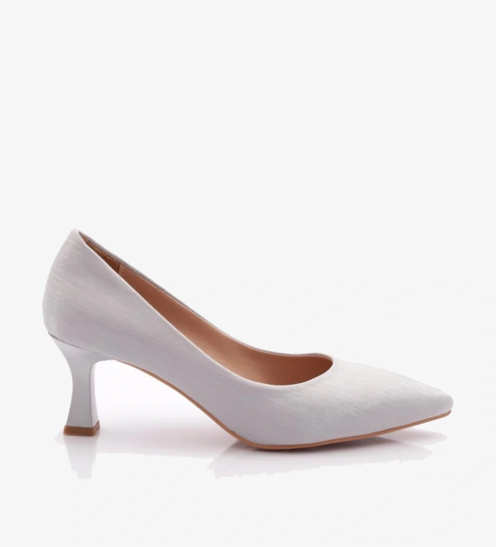 320 Sivri Burun Parmak Dekolteli Topuklu Ayakkabi - Görsel 1