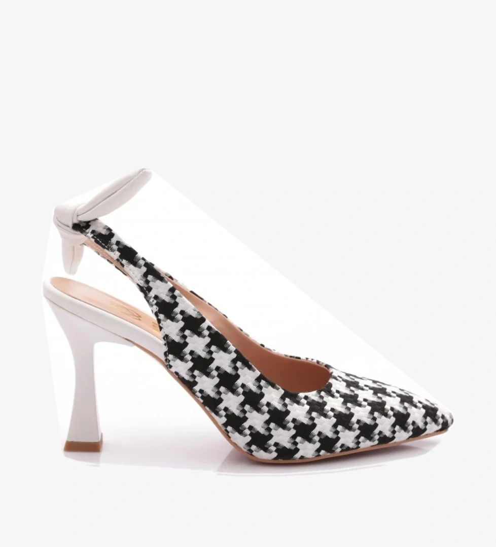 Dgn 701 Kadin Sivri Burun Parmak Dekolteli Bilekten Bağlamali Topuklu Ayakkabi model görseli