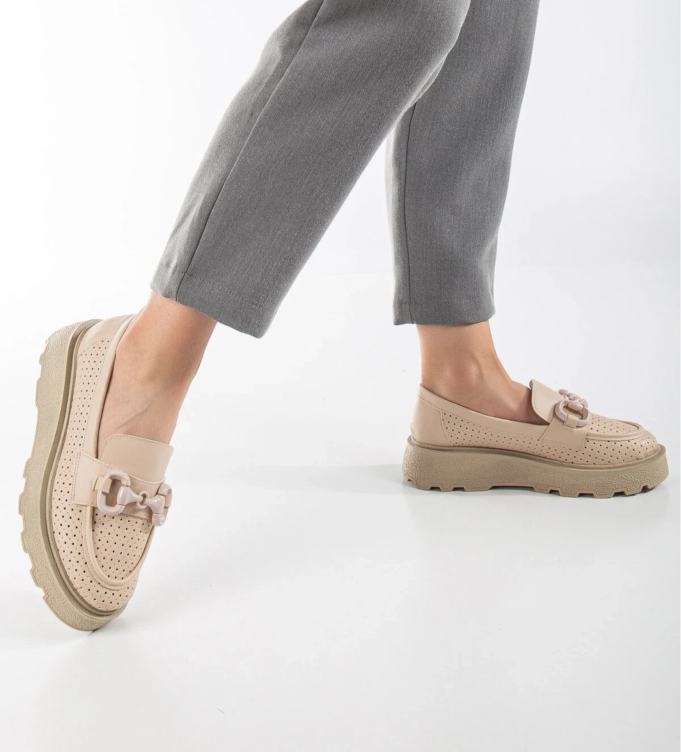 Kadın Ten Kalın Poli Taban Puantiye Delikli Önü Tokalı Loafer