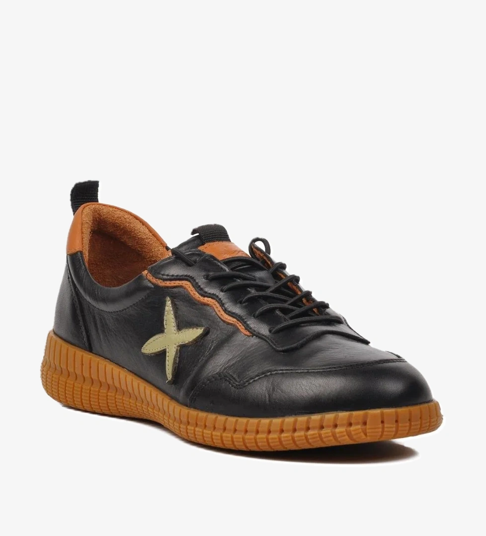 Venüs 2216112Y Siyah Hakiki Deri Kadın Günlük Ayakkabı model görseli