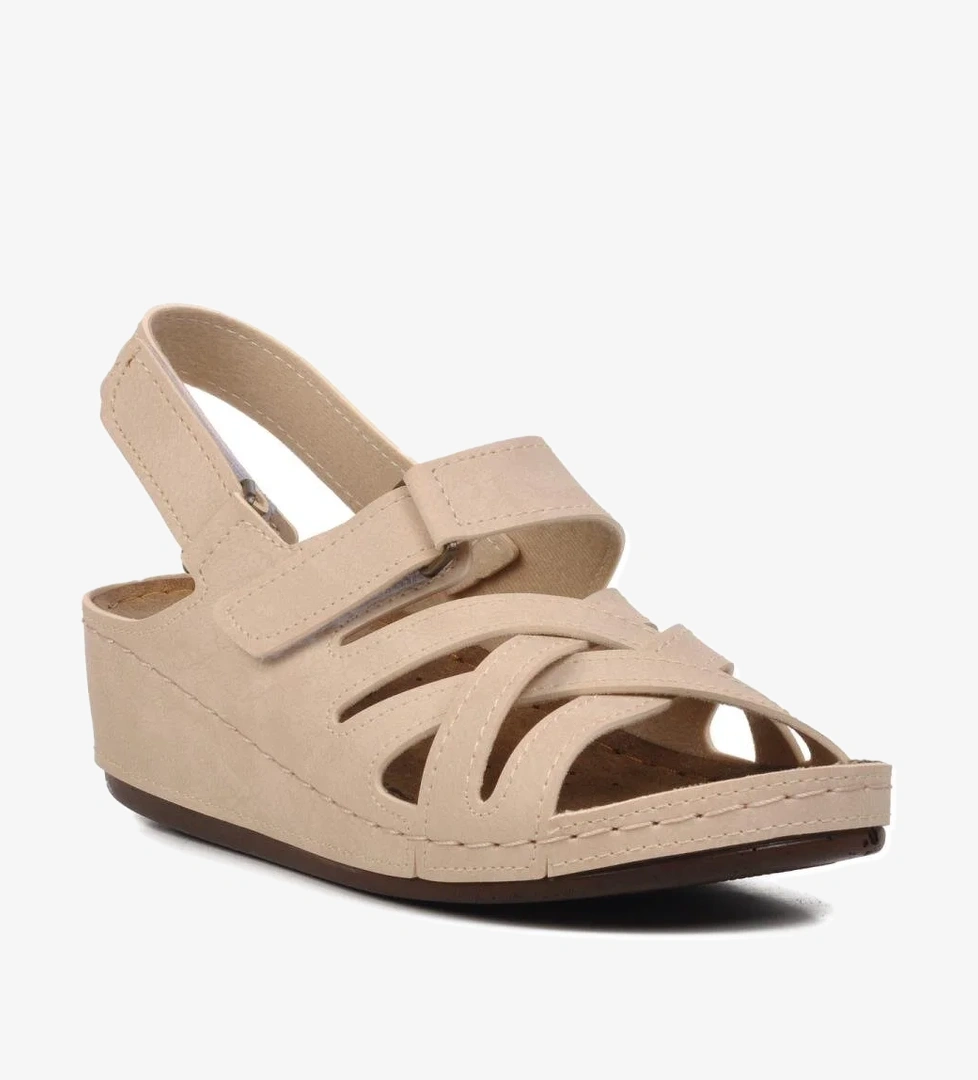 09-985 Bej Kadın Dolgu Topuk Sandalet - Görsel 1