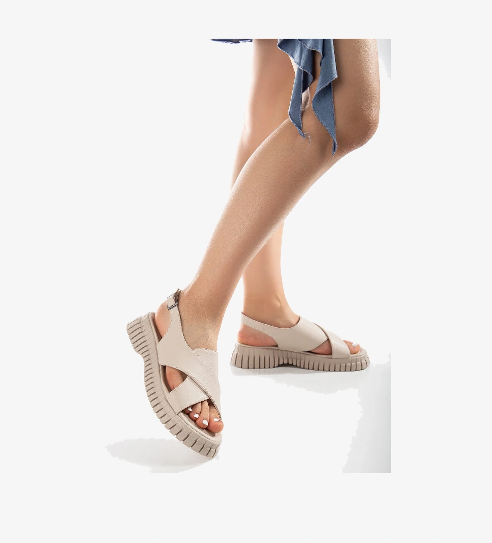 Kadın Ten Kalın Poli Taban Bilekten Bağlamalı Çapraz Bantlı Sandalet