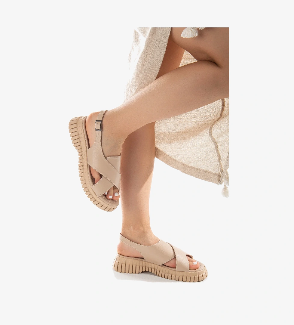 Tonny Black Kadın Kalın Poli Taban Bilekten Bağlamalı Çapraz Bantlı Sandalet model görseli