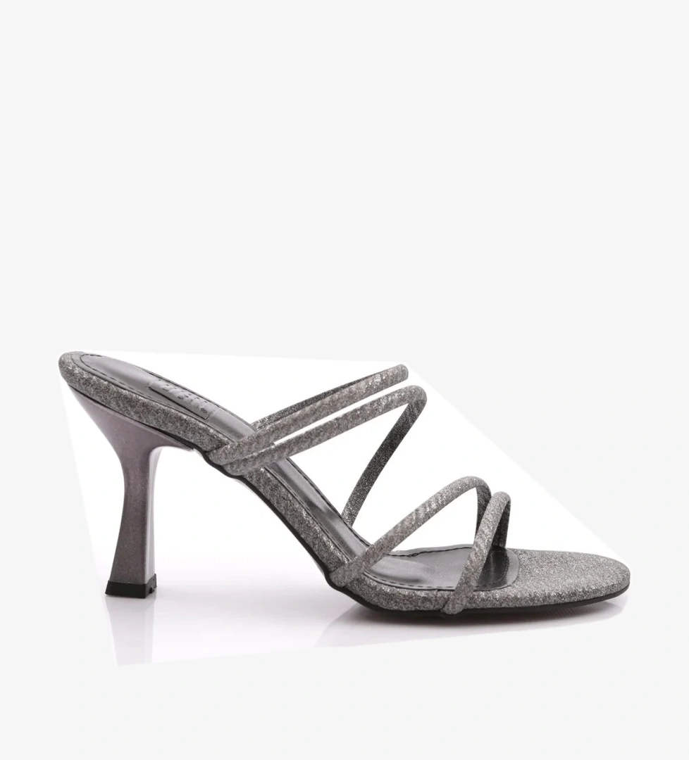 Dgn 905 Kadin Şerit Detayli Topuklu Terlik model görseli