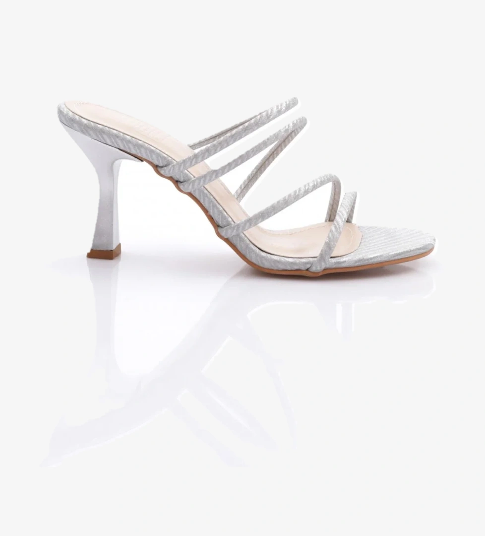 905 Kadin Şerit Detayli Topuklu Terlik