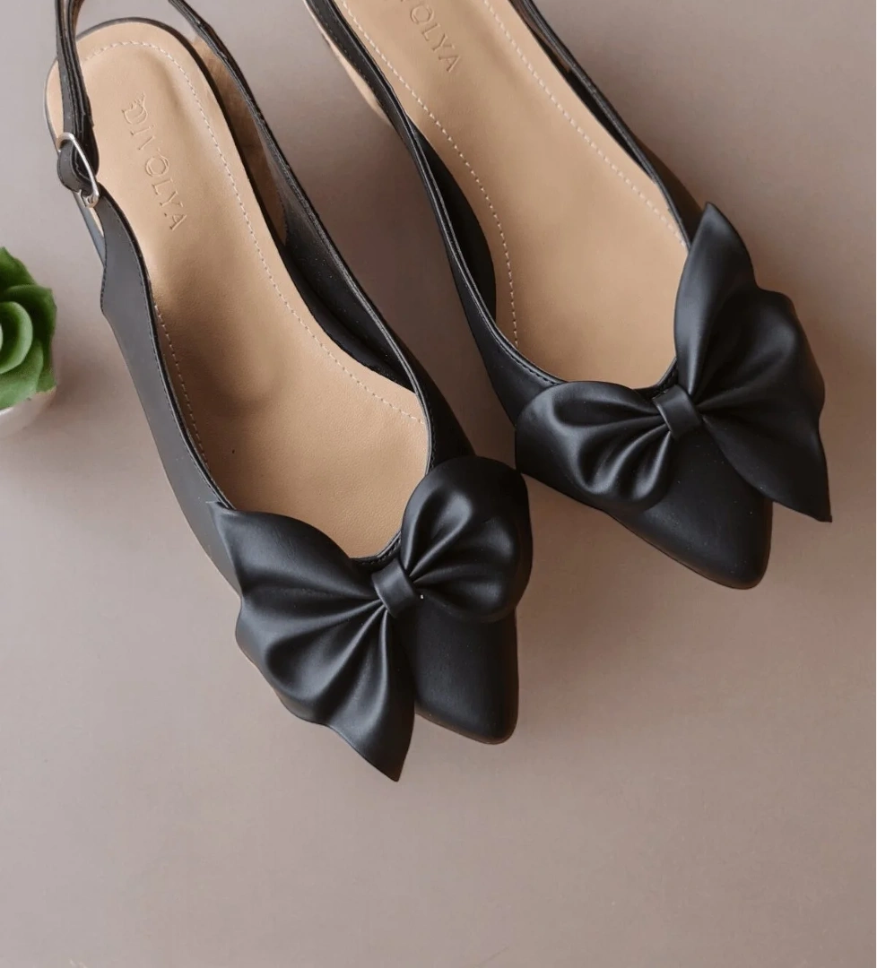 Divolya Nunka Siyah Fiyonklu (2 cm Topuklu) Bilekten Bantlı Sivri Burun Günlük Babet