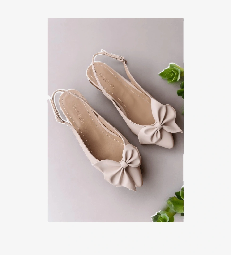 Nunka Bej Fiyonklu (2 cm Topuklu) Bilekten Bantlı Sivri Burun Günlük Babet