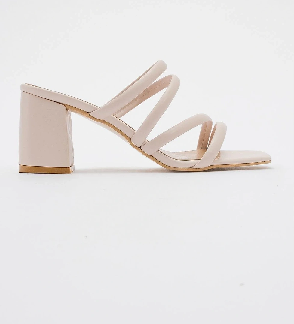 Kadın Küt Burunlu TEN CİLT - Görsel 1