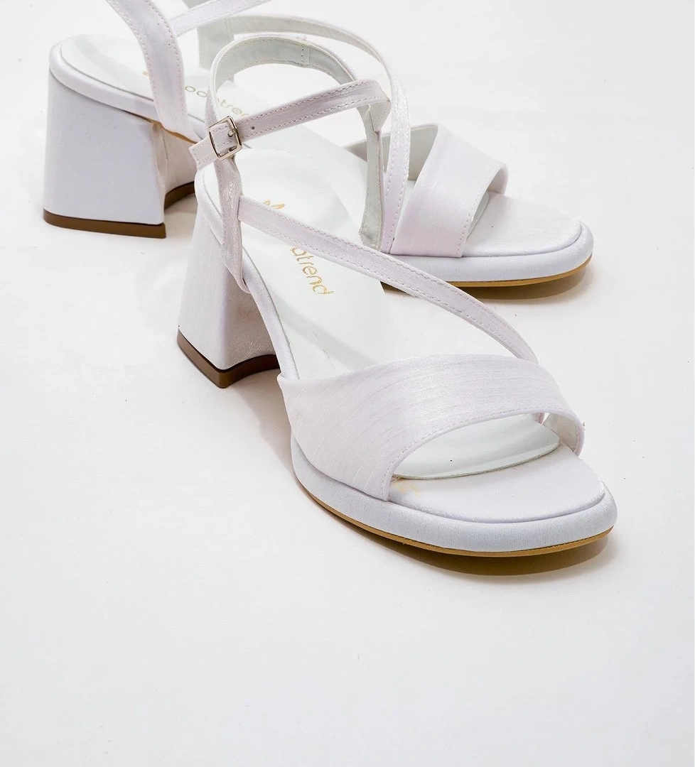 Kadın Çapraz Bantlı Topuklu Sandalet BEYAZ SATEN