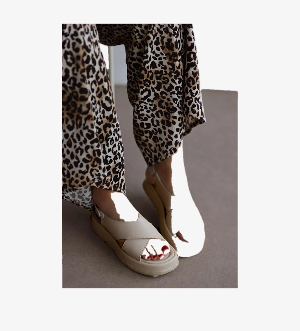 Ayakkabı Fuarı Elit End757 Kadın Düz Sandalet Bej Siyah model görseli