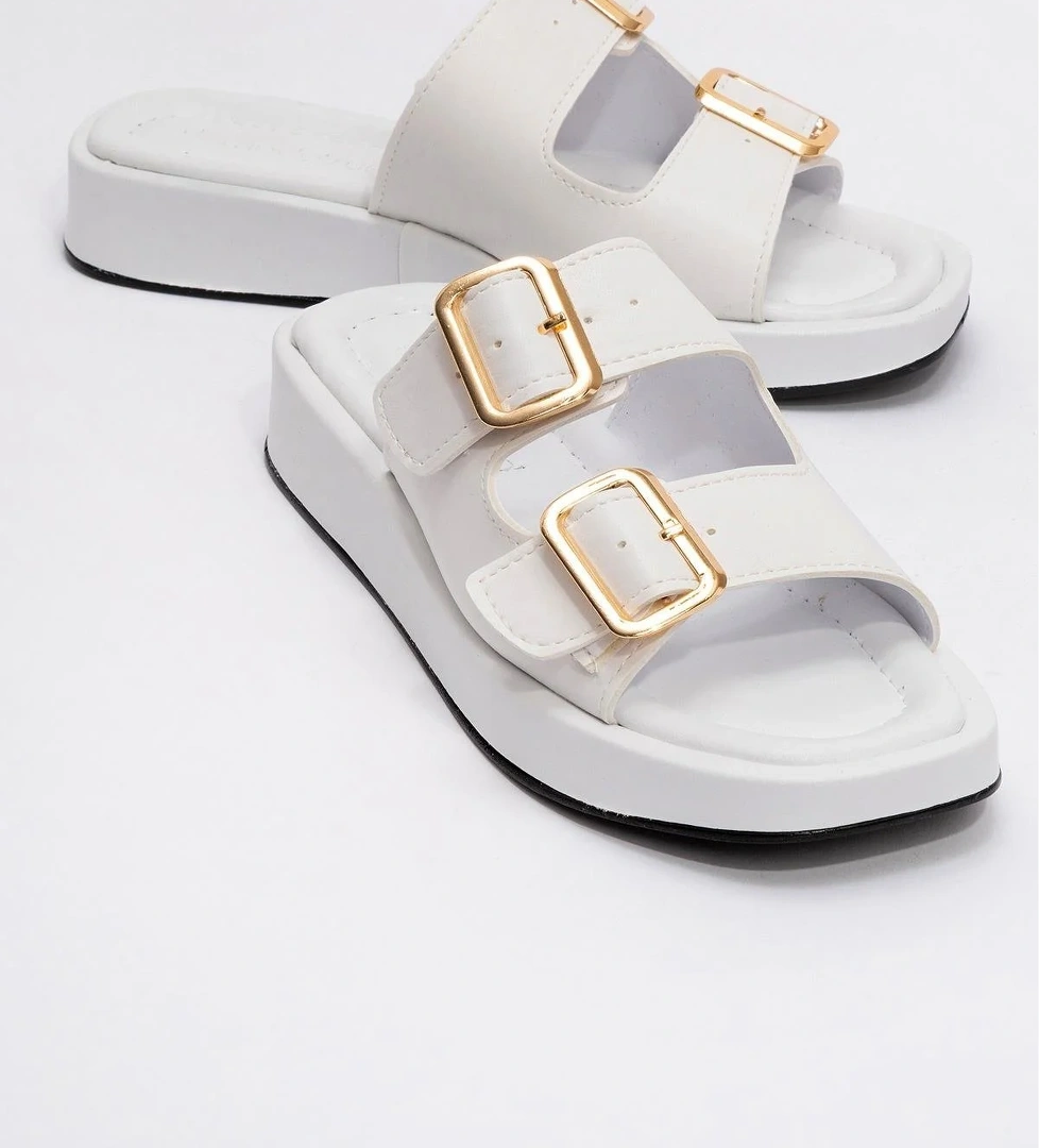 Ccway Kaydırmaz Taban Çift Lastikli Tokalı Terlik Kadın Bej Bot Beyaz model görseli