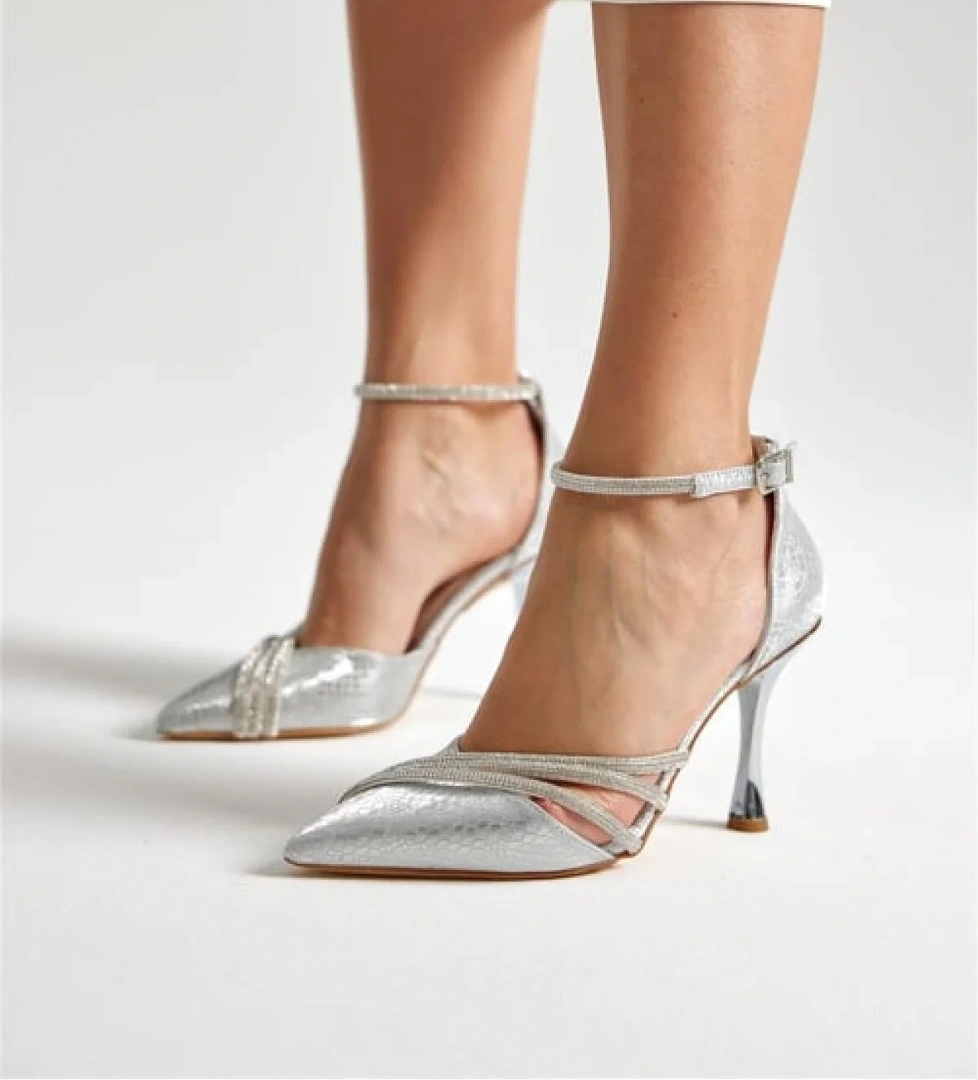 Feles Bilek Bağlı Üç Şerit Taş Detaylı Topuklu Stiletto Kadın Ayakkabı model görseli