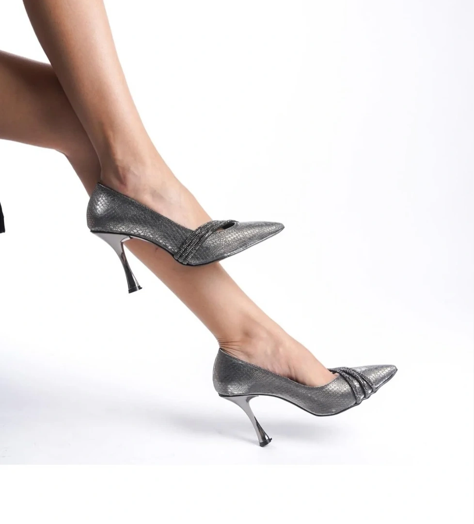 Feles Üç Şerit Taş Detaylı Saten Stiletto Abiye Kadın Topuklu Ayakkabı model görseli